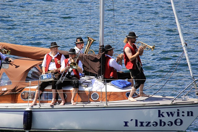 学校领导视察在建基础设施改造项目.
